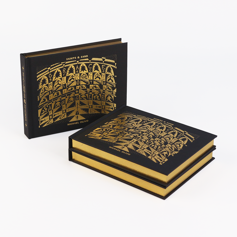 Livre relié à tranches dorées, impression personnalisée avec marquage à chaud doré, roman