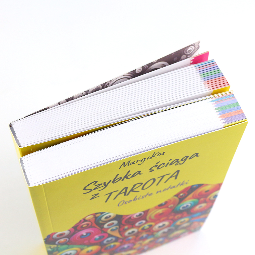 Impression de cahiers d'exercices personnalisés de haute qualité à couverture souple, de brochures et de magazines.
