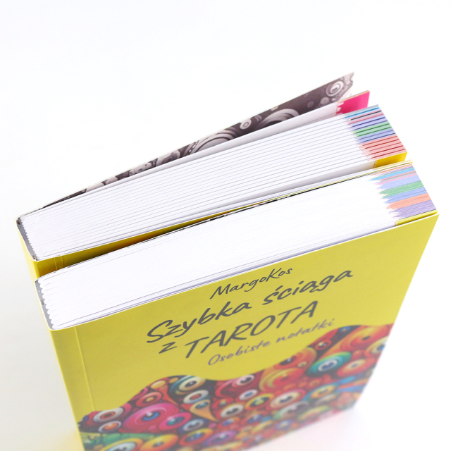 Impression de cahiers d'exercices personnalisés de haute qualité à couverture souple, de brochures et de magazines.