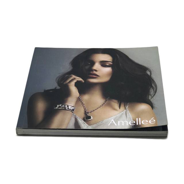 Imprimante personnalisée pour livres, dépliants, catalogues, brochures, livrets et magazines à couverture souple avec service d'impression Pantone