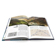 Livre relié de haute qualité, format paysage, impression offset, reliure cousue, pelliculage.