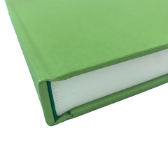 Service d'impression de livres pour enfants en couleur, de haute qualité et à couverture rigide, avec format et papier personnalisés.