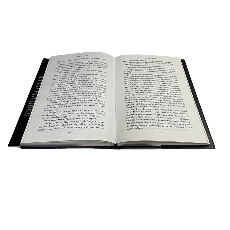 Service d'impression de romans d'amour : jaquette personnalisée, format, tranches argentées au pochoir, couverture rigide, collection de livres.