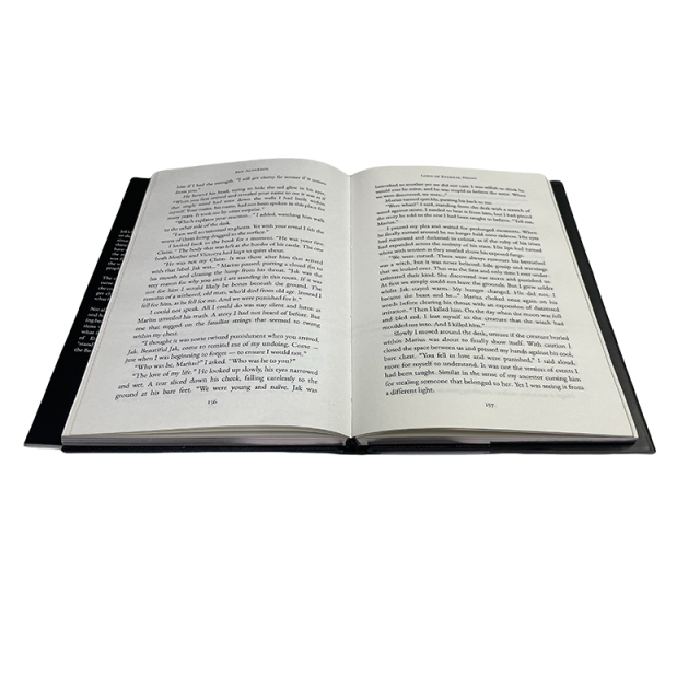 Service d'impression de romans d'amour : jaquette personnalisée, format, tranches argentées au pochoir, couverture rigide, collection de livres.