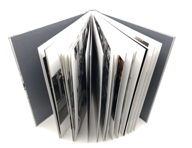 Livre photo décoratif personnalisé à couverture rigide pour adultes, livre de luxe noir et gris, impression flexographique sur couverture rigide.