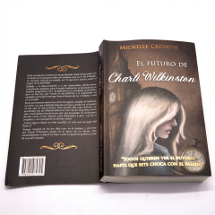 Romans brochés personnalisés de haute qualité, titre imprimé avec dorure à chaud.