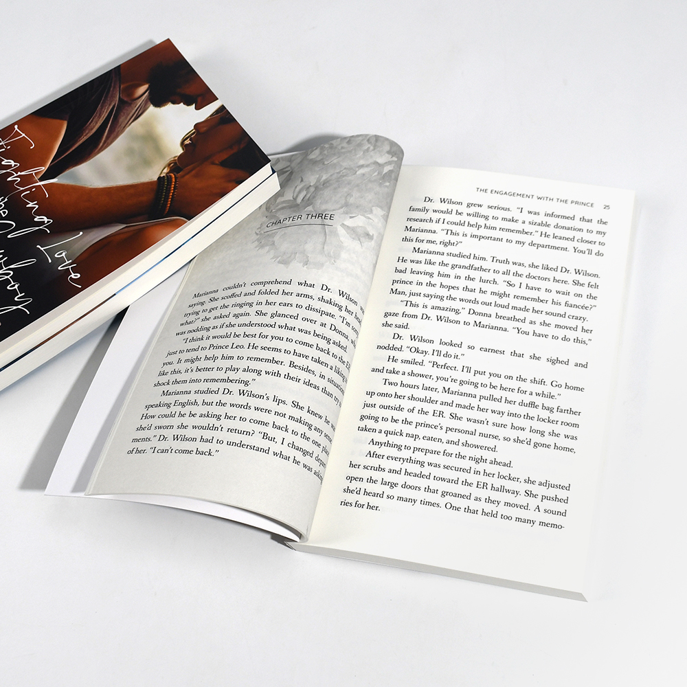 Low MOQ Softcover Book Black Inside Printing Novel Book Printing Paperback Book Custom Printing Perfect Binding