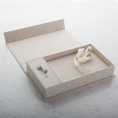 Custom Designed Luxury Cardboard Magnetic Gift Box Rigid Art Paper with Sponge Lining Embossing Wedding Ribbon Packaging Boxes