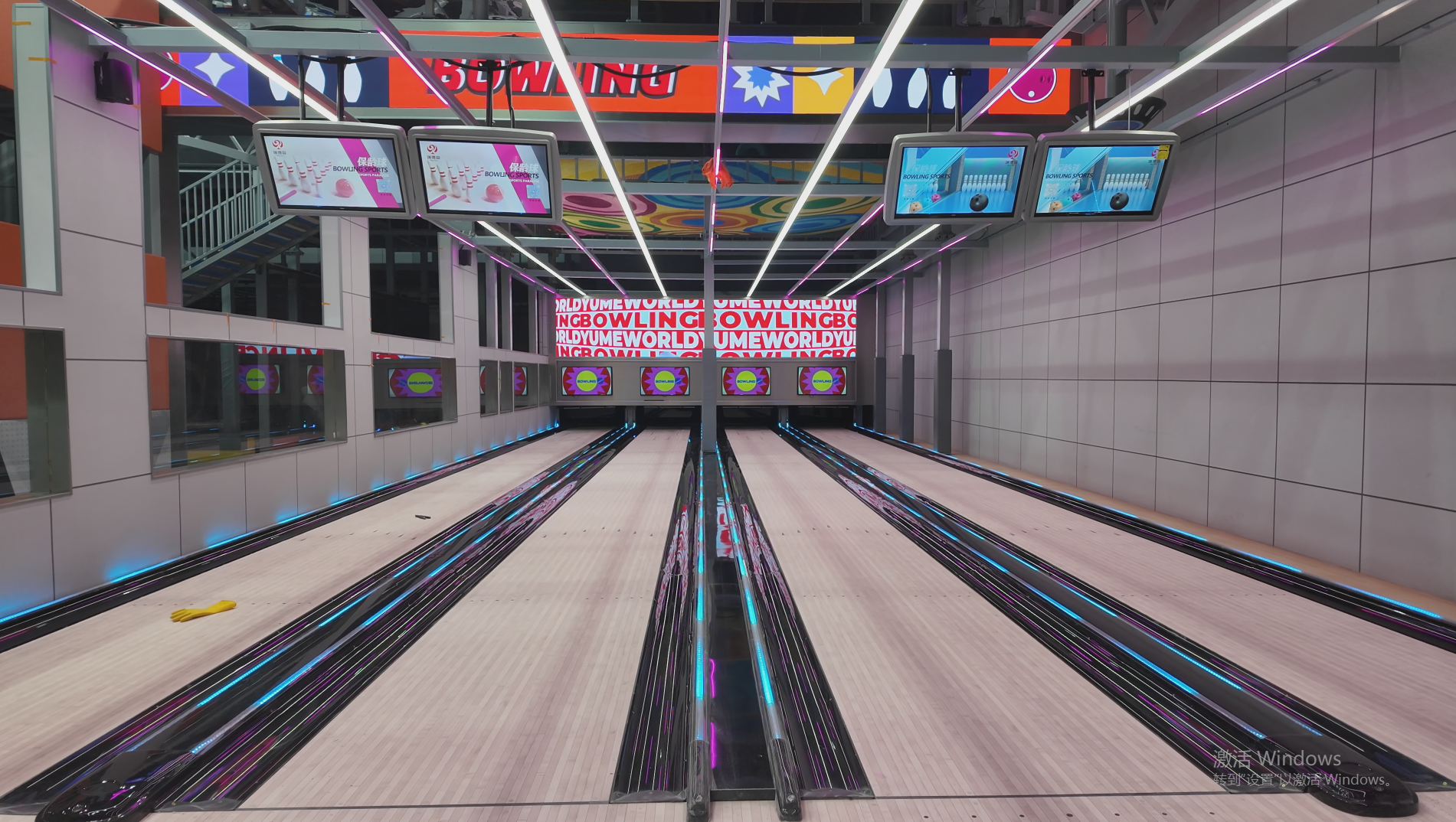 China &middot; Nanjing (YOUMEWORLD) bowling alley case photo 1