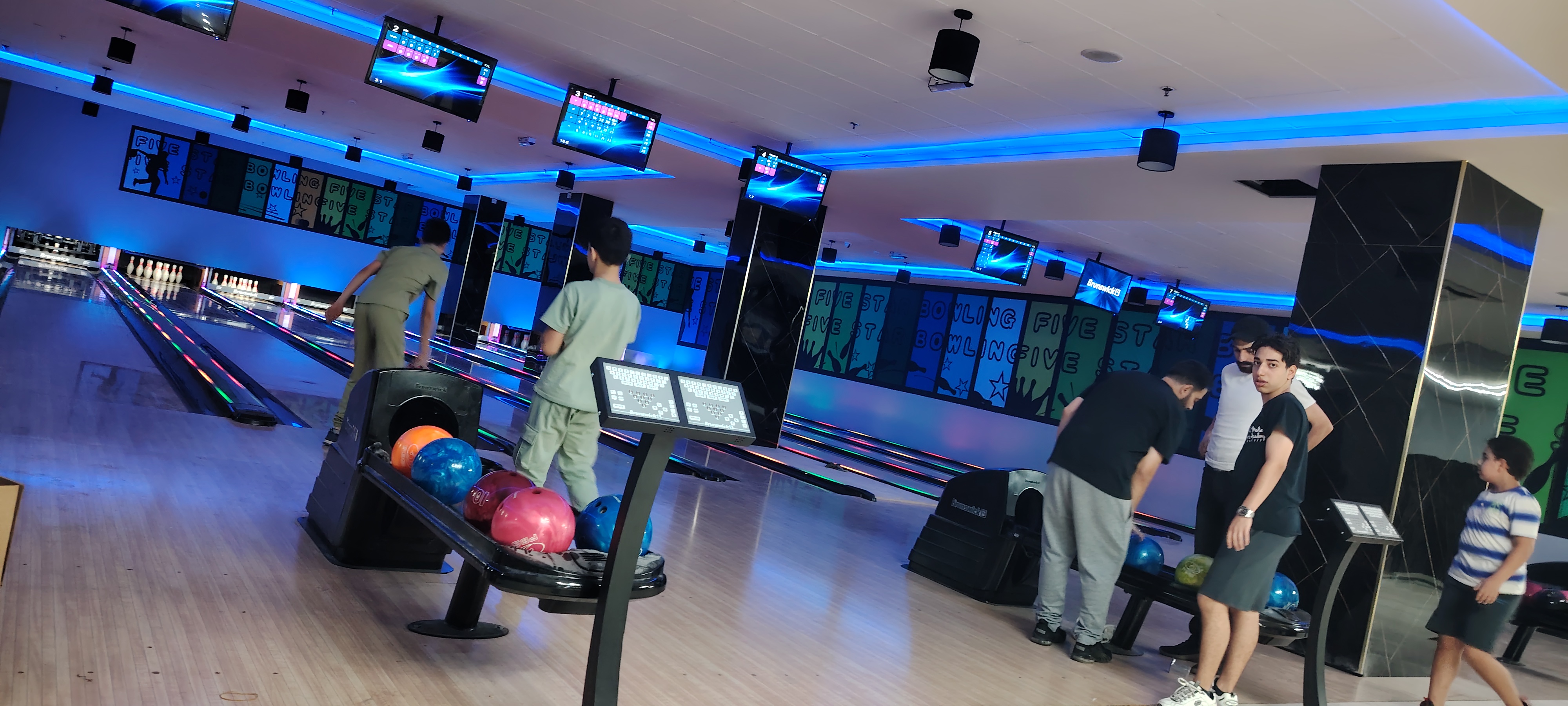 Jordan &middot; Amman bowling alley case photo 1