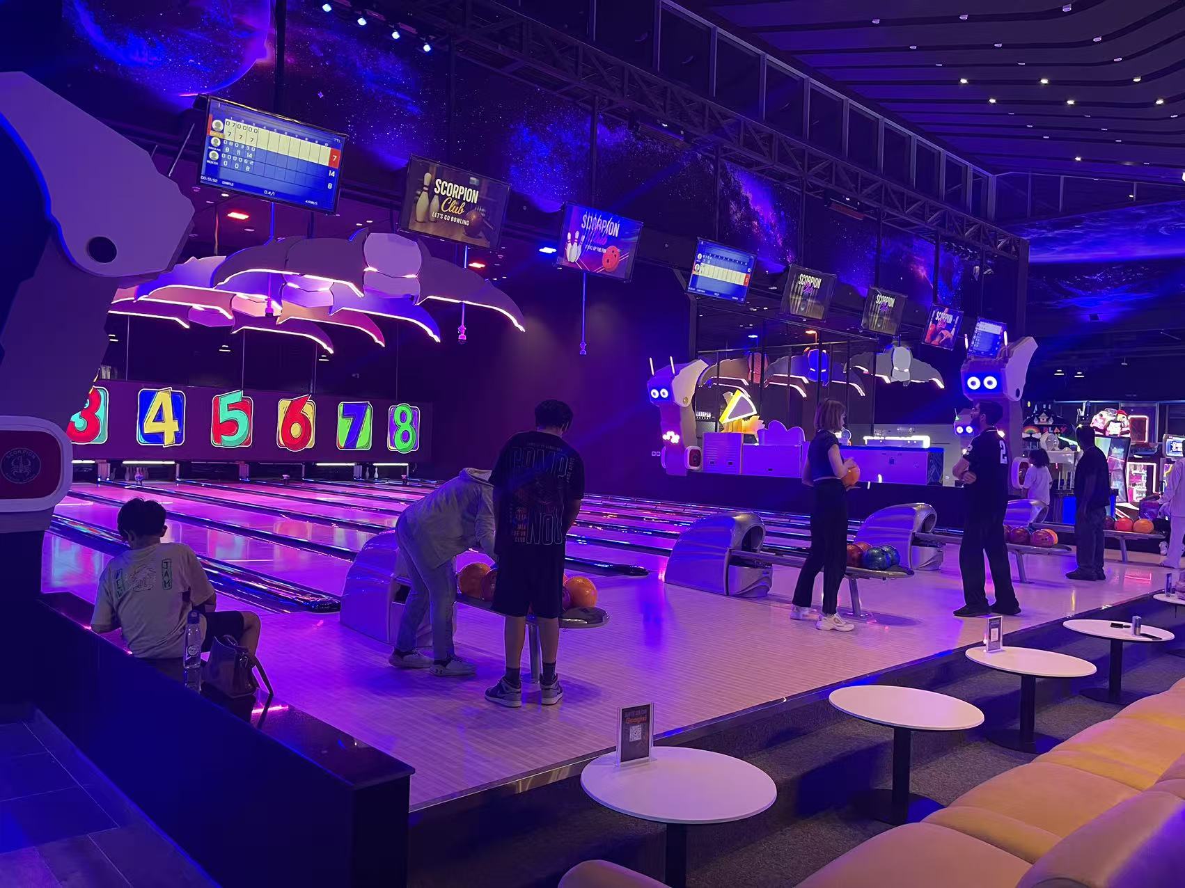 United Arab Emirates &middot; Dubai bowling alley case photo 2