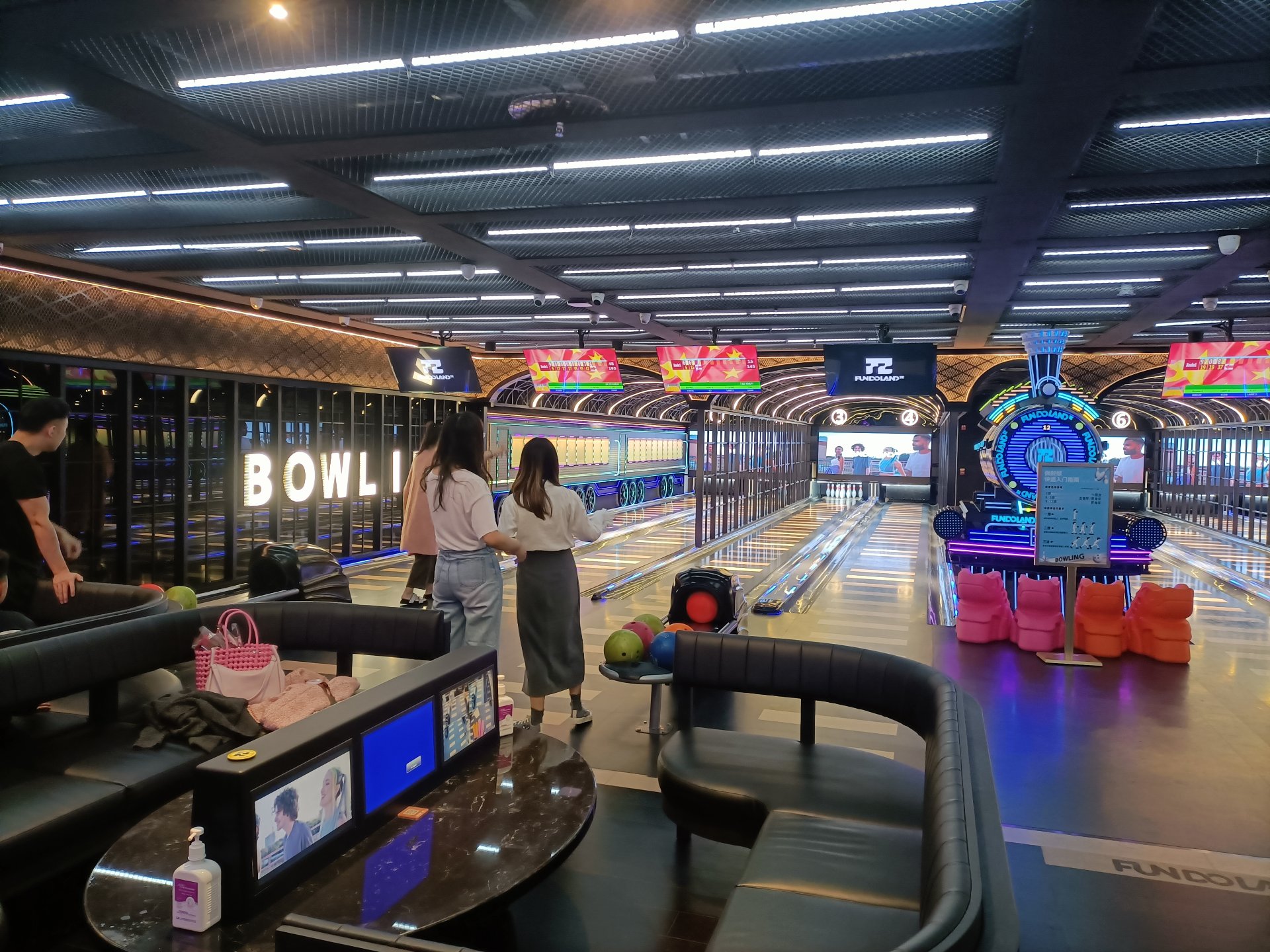 Bowling Lounge & Seating