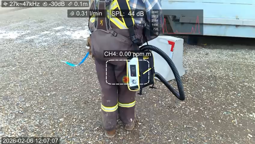 Inspector using HERTZINNO HA3LX in active Shell operational zone scanning hose connection with acoustic overlay on screen	