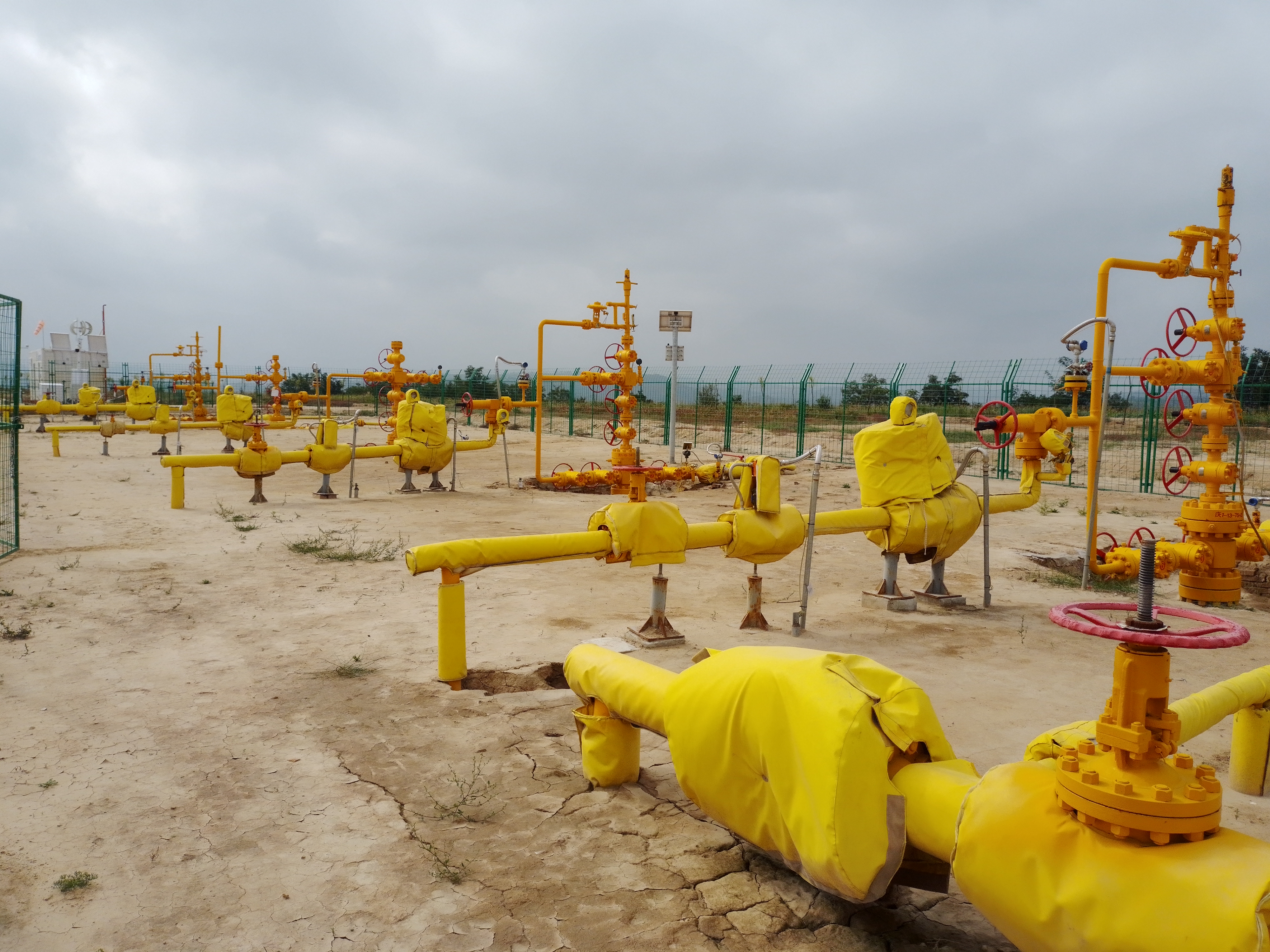 Pipeline and gas well monitoring system design