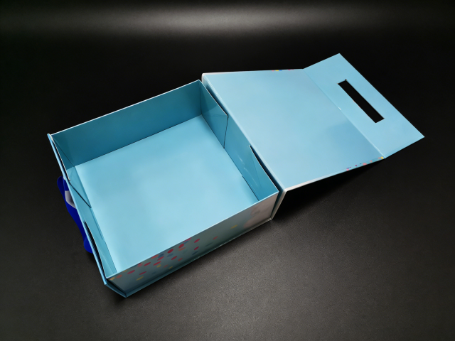 Apparel Hat Magnetic Folding Box, custom folding box/folding carton box,Magnetic Folding Box with Ribbon Handle for Apparel Hat Packaging