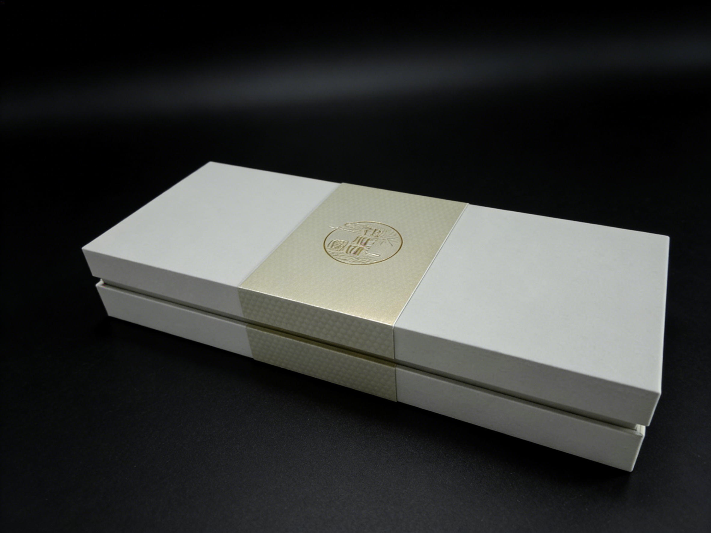 White Specialty Paper Gift Box White Gift Box,White Clamshell Gift Box With Velvet/EVA For Key & Luxury Gifting