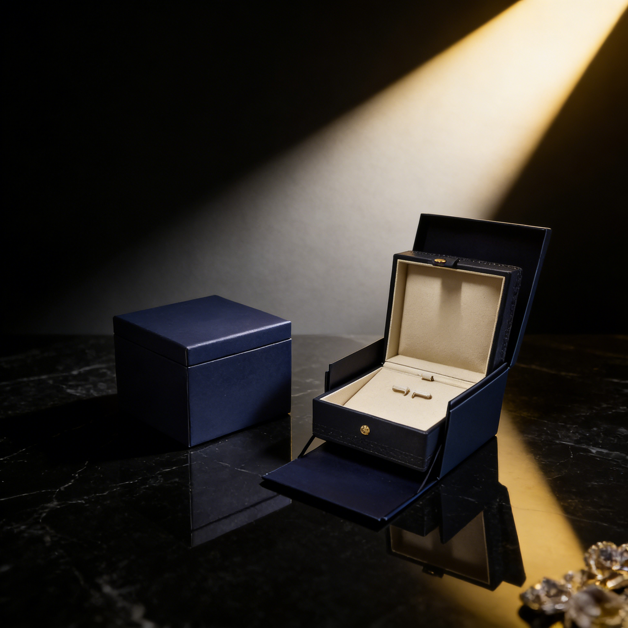 Custom PU Leather Jewelry Box with Metal Clasp – Premium Packaging,Custom jewelry box - Premium PU Leather with Metal Clasp