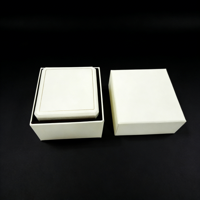 Elegant Plastic jewelry box - personalized jewelry box,Beige Plastic jewelry box - Dust-proof jewelry gift box for B2B Bulk Purchase