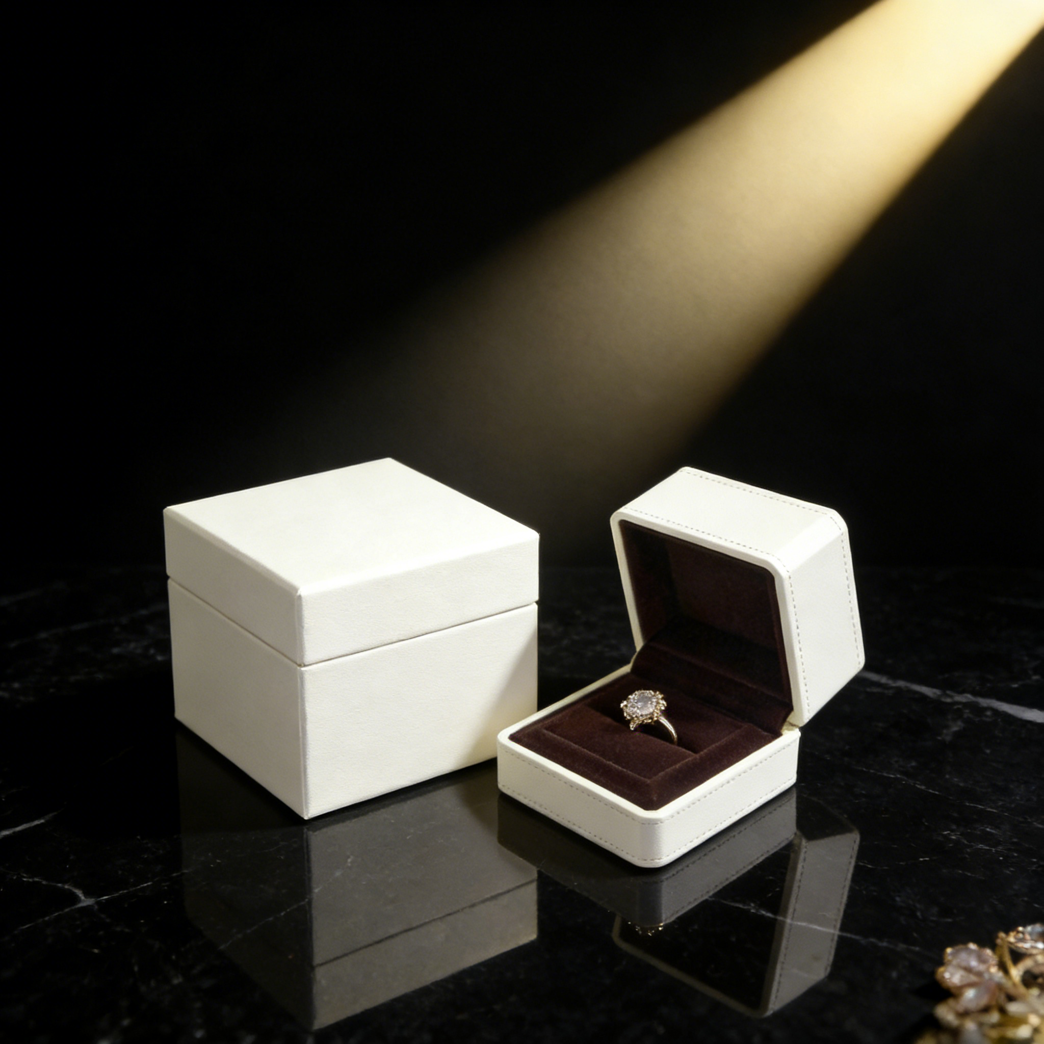 Elegant Plastic jewelry box - personalized jewelry box,Beige Plastic jewelry box - Dust-proof jewelry gift box for B2B Bulk Purchase