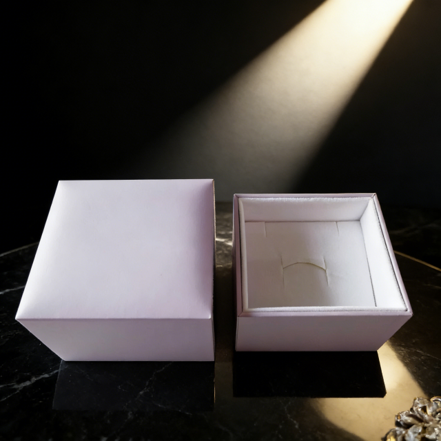 Luxury Velvet jewelry box - velvet jewelry box,Light grey Luxury jewelry box - Dust-proof custom jewelry box for B2B Bulk Purchase