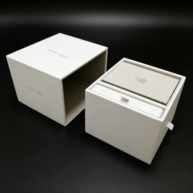 Boîte à bijoux de présentation en cuir PU blanc,