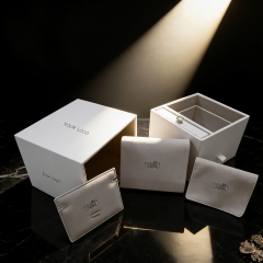 Boîte à bijoux de présentation en cuir PU blanc,