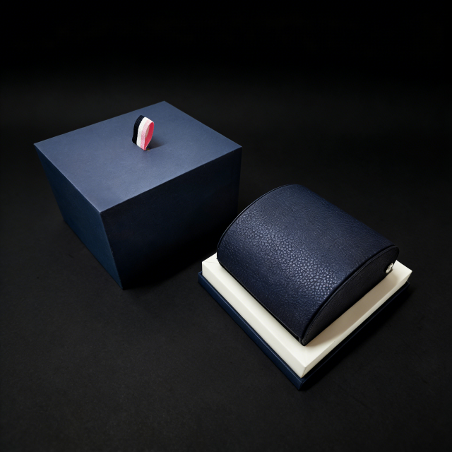 Boîte de présentation ovale pour montres en cuir PU bleu,Boîte de présentation ovale pour montres en cuir PU bleu, personnalisable en KA MEI