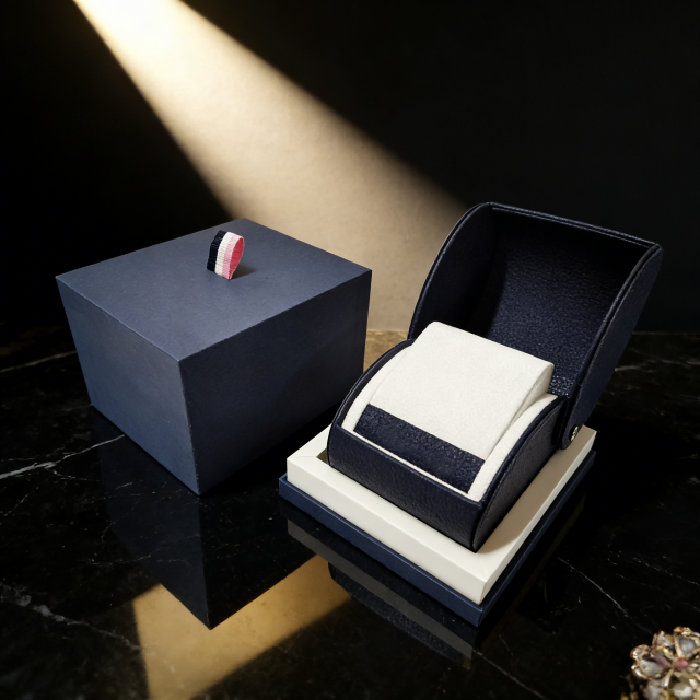 Boîte de présentation ovale pour montres en cuir PU bleu,Boîte de présentation ovale pour montres en cuir PU bleu, personnalisable en KA MEI