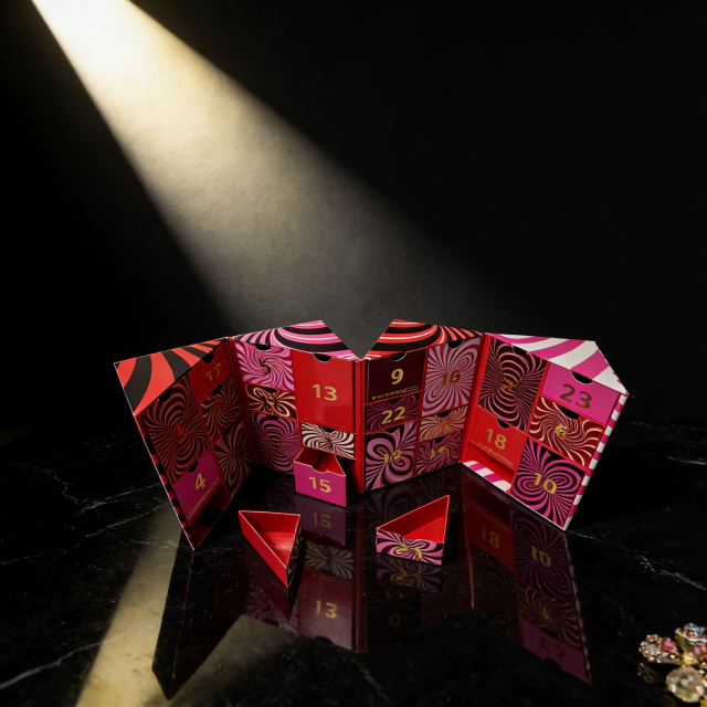 Classic Coated Paper Gift Box Red Gift Box,Durable Red Coated Paper Gift Box Book Type Custom Packaging Bulk