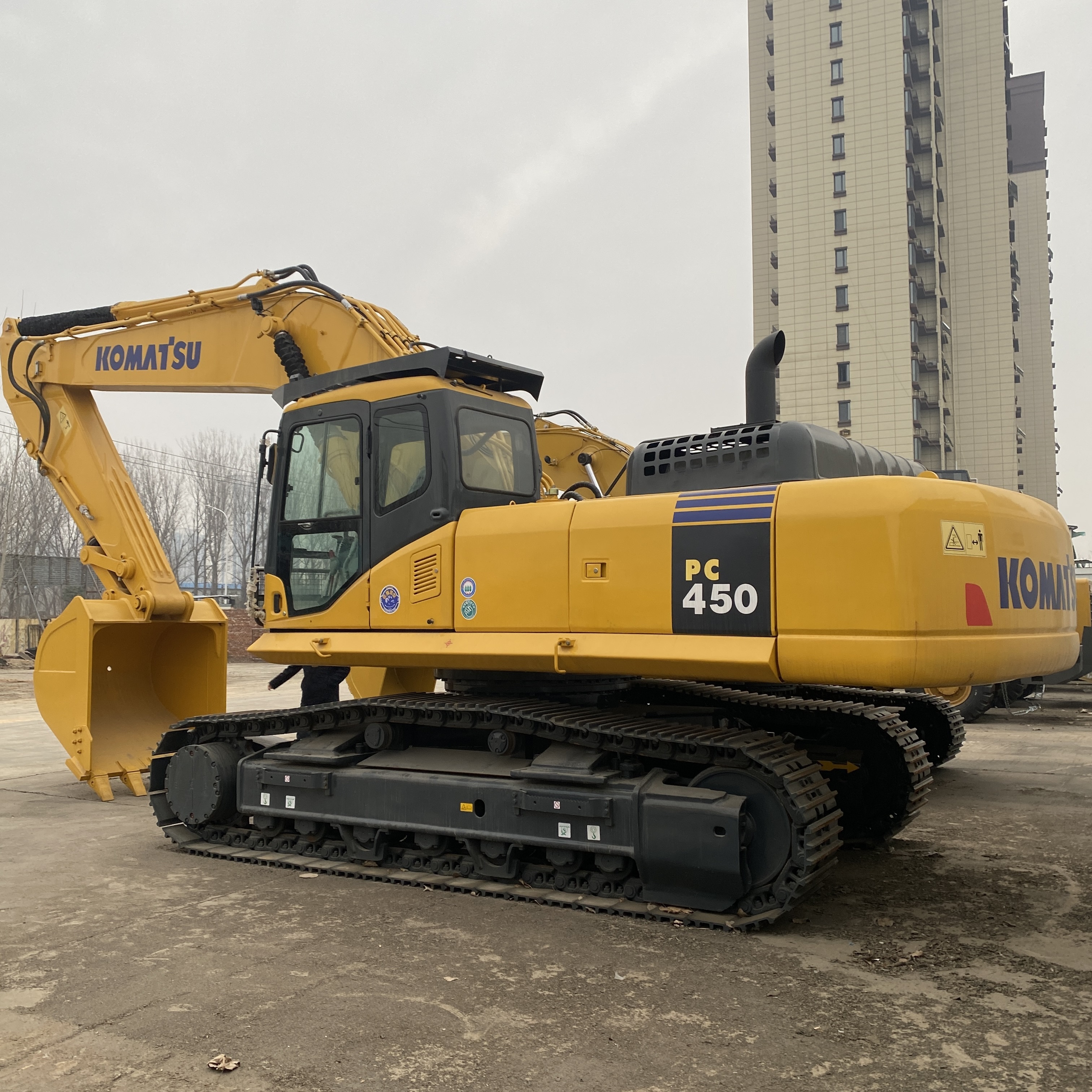 Komatsu PC450-8 Large Hydraulic Excavator