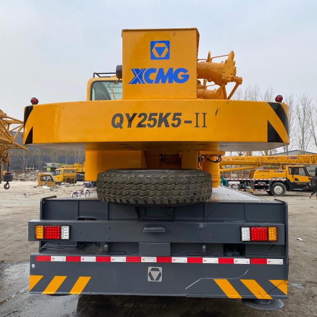 XCMG 25 ton truck crane