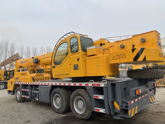 XCMG 25 ton truck crane