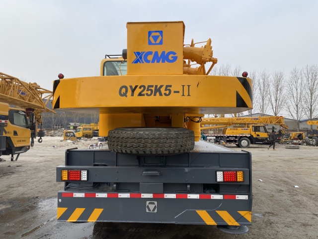 XCMG 25 ton truck crane