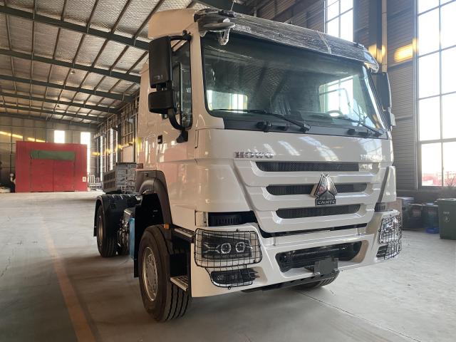 China National Heavy Duty Truck Group's HOWO 4 × 2 400 horsepower used maintenance tractor (white)