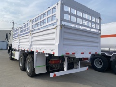 Sinotruk HOWO 400-horsepower 6×4 white flatbed truck