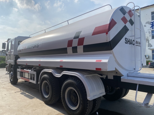 Camion-citerne à eau SAHCMAN F3000 6x4 de 15 000 litres pour le Zimbabwe