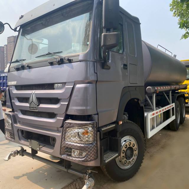 Brand New SINOTRUK HOWO 10 Wheels Oil Tanker Truck