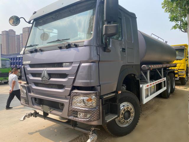 Brand New SINOTRUK HOWO 10 Wheels Oil Tanker Truck