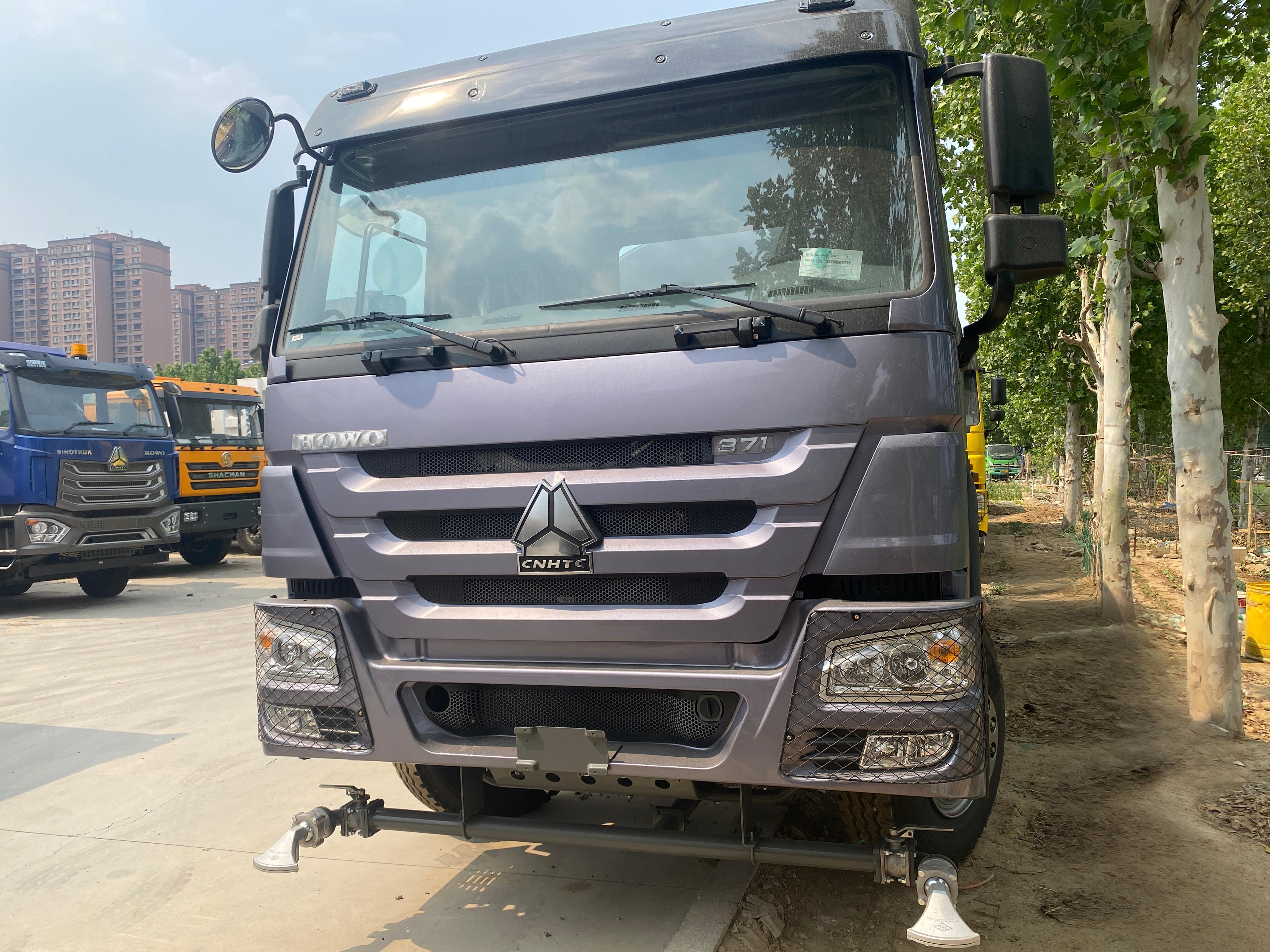 Brand New SINOTRUK HOWO 10 Wheels Oil Tanker Truck