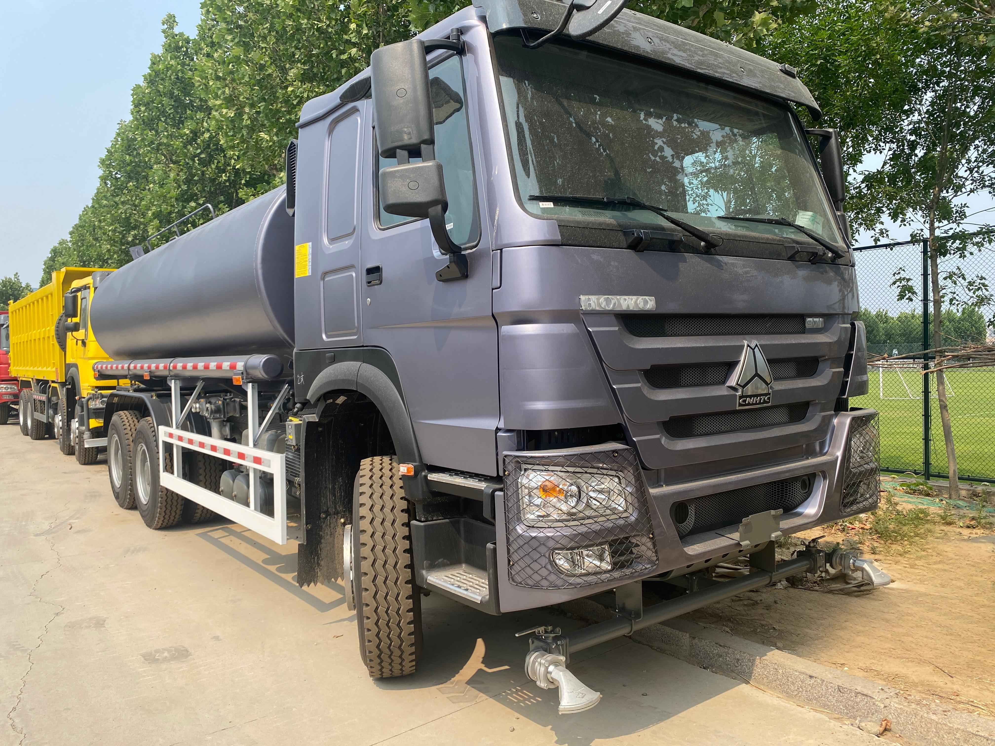 Brand New SINOTRUK HOWO 10 Wheels Oil Tanker Truck