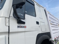 Sinotruk HOWO 400-horsepower 6×4 white flatbed truck