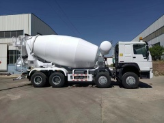 Sinotruk Howo 8×4 371HP 12m³ Concrete Mixer Truck