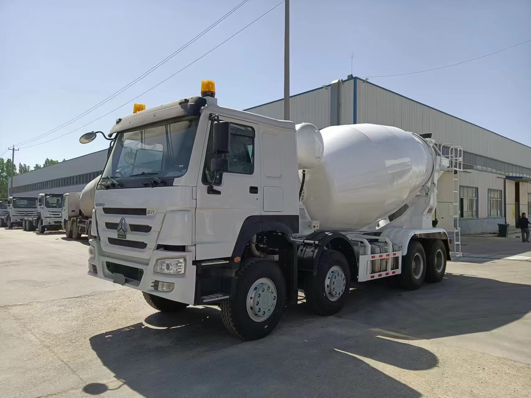 Sinotruk Howo 8×4 371HP 12m³ Concrete Mixer Truck