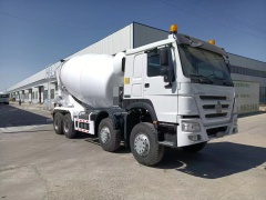 Sinotruk Howo 8×4 371HP 12m³ Concrete Mixer Truck