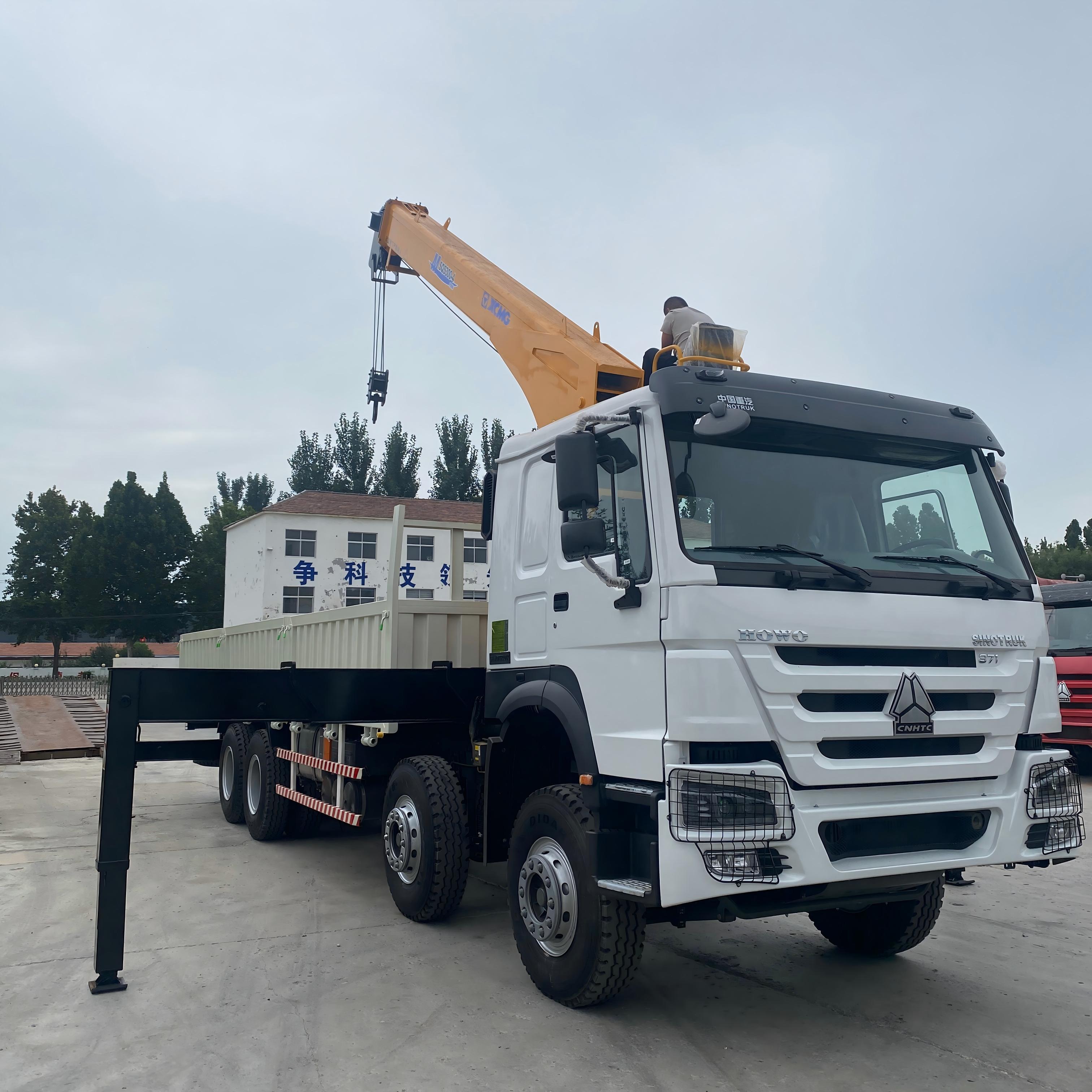 China National Heavy Duty Truck Group HOWO 8 × 4 371 horsepower 12 ton truck mounted crane (MSQS300-4)
