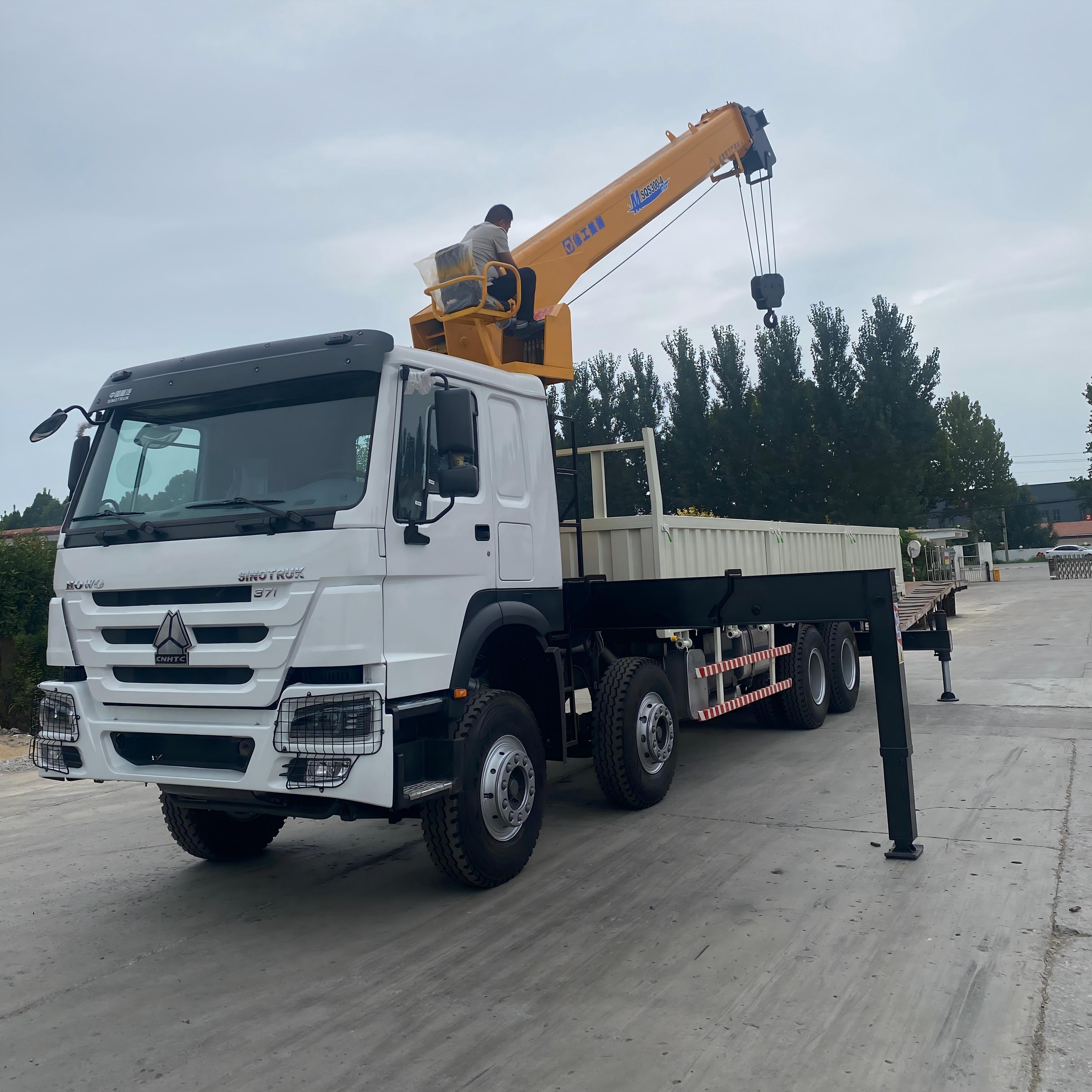 China National Heavy Duty Truck Group HOWO 8 × 4 371 horsepower 12 ton truck mounted crane (MSQS300-4)