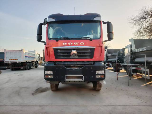 China National Heavy Duty Truck Group HOWO TX 8 × 4 Weichai 400 horsepower dump truck