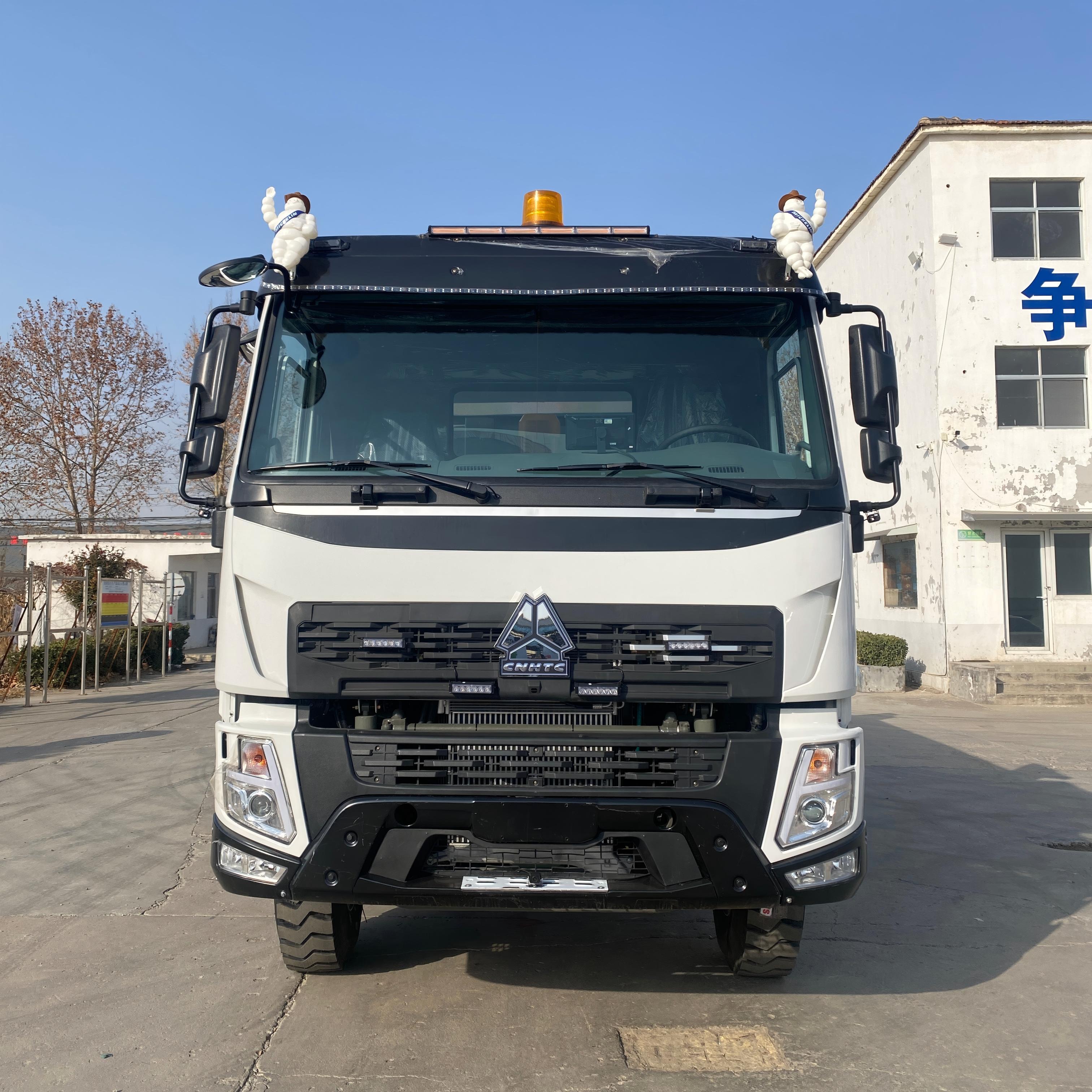 China National Heavy Duty Truck Group's flagship 6 × 4 371 horsepower second-hand maintenance dump truck (white brown dual color)