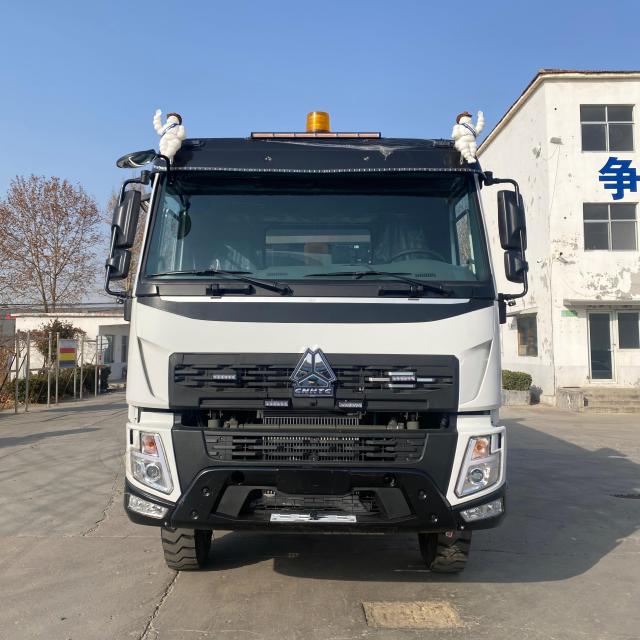 China National Heavy Duty Truck Group's flagship 6 × 4 371 horsepower second-hand maintenance dump truck (white brown dual color)