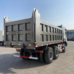 China National Heavy Duty Truck Group's flagship 6 × 4 371 horsepower second-hand maintenance dump truck (white brown dual color)